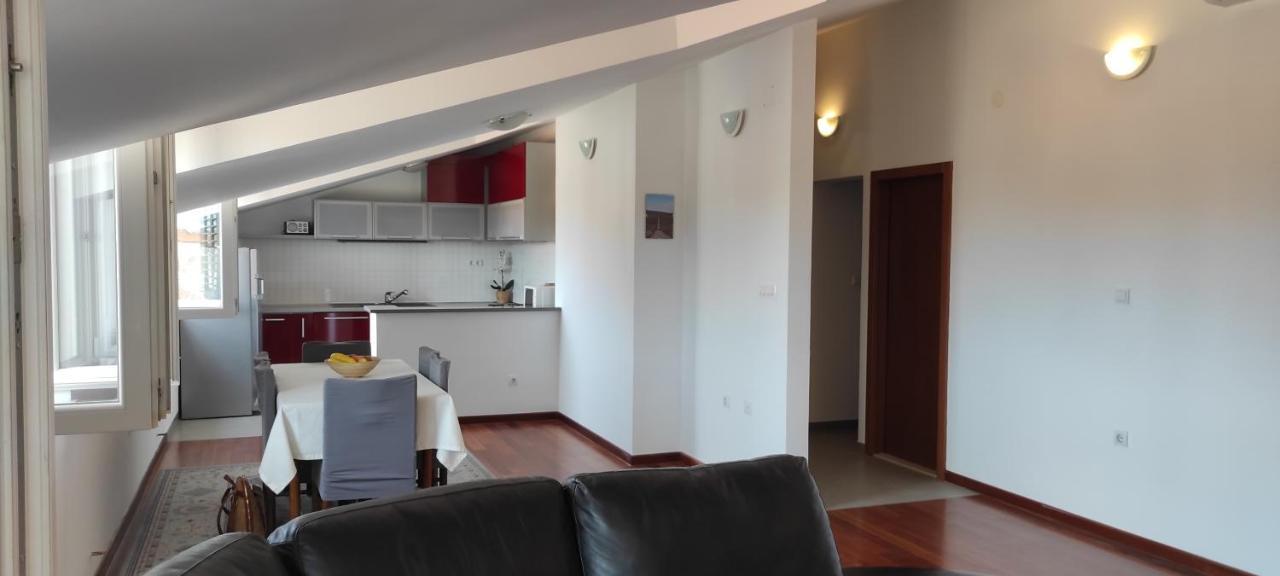 אומיס Luxury City Centre Apartment With Stunning View מראה חיצוני תמונה