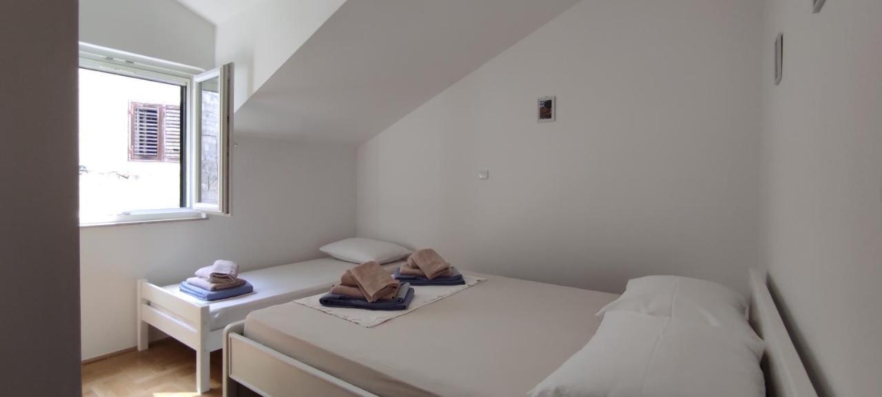 אומיס Luxury City Centre Apartment With Stunning View מראה חיצוני תמונה