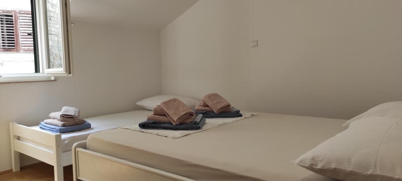 אומיס Luxury City Centre Apartment With Stunning View מראה חיצוני תמונה