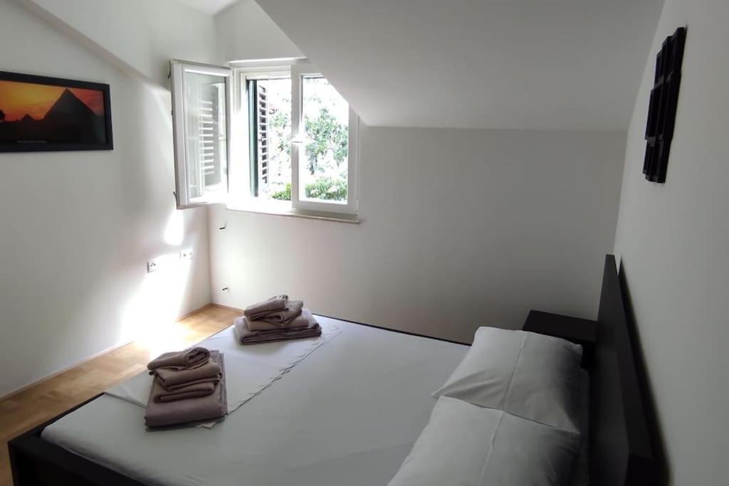 אומיס Luxury City Centre Apartment With Stunning View מראה חיצוני תמונה