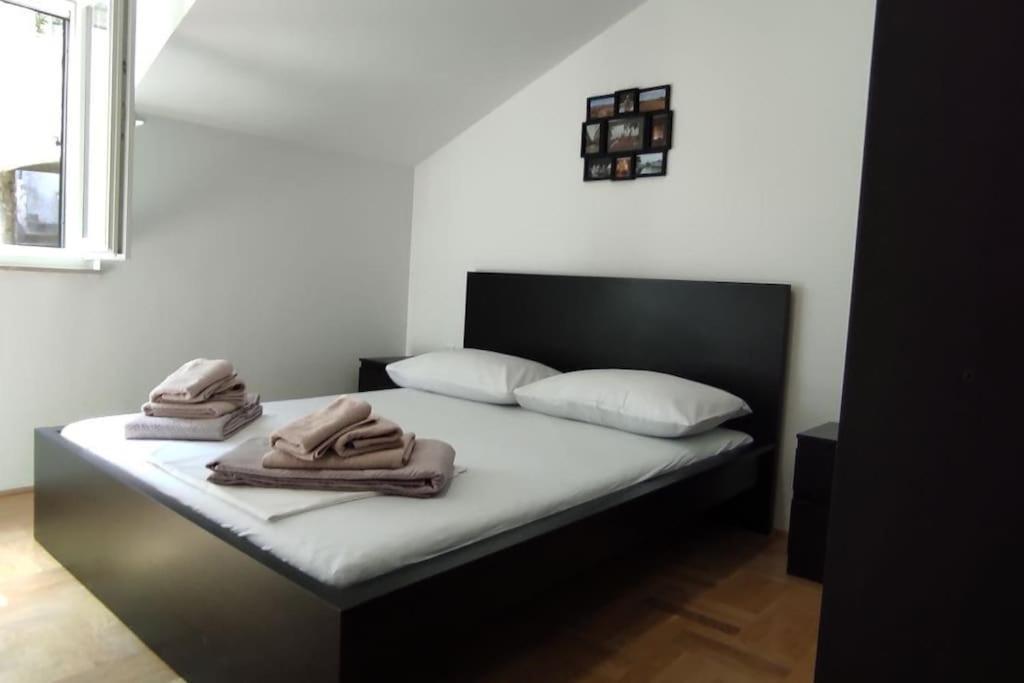 אומיס Luxury City Centre Apartment With Stunning View מראה חיצוני תמונה