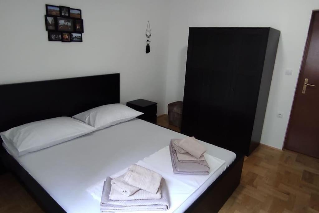 אומיס Luxury City Centre Apartment With Stunning View מראה חיצוני תמונה