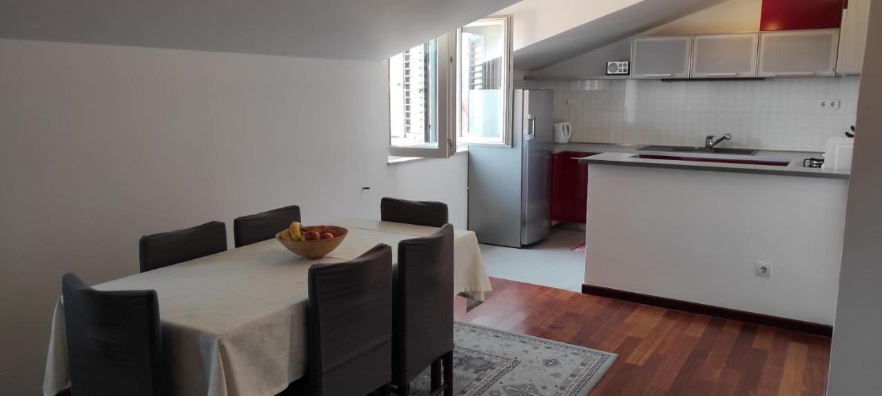 אומיס Luxury City Centre Apartment With Stunning View מראה חיצוני תמונה