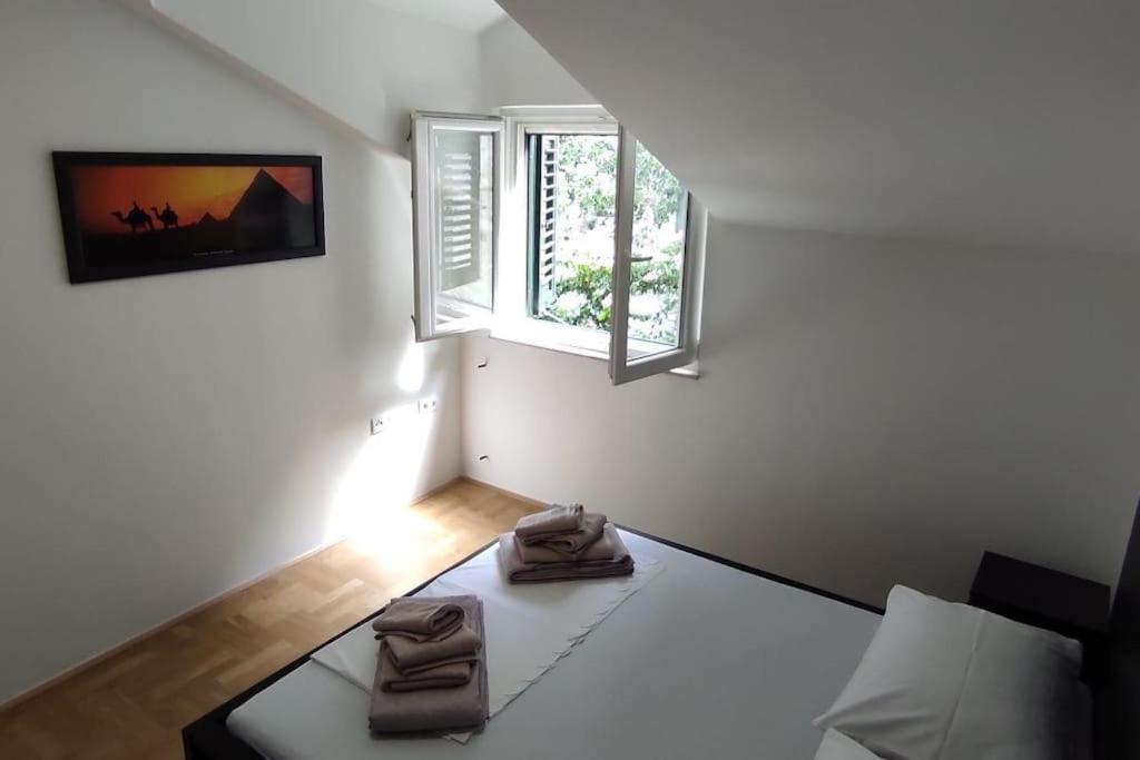 אומיס Luxury City Centre Apartment With Stunning View מראה חיצוני תמונה