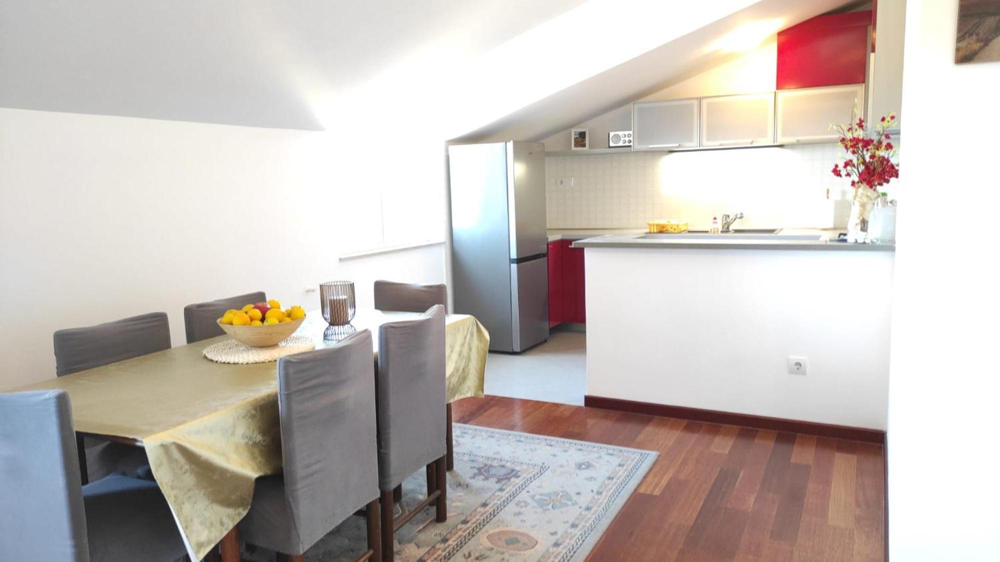 אומיס Luxury City Centre Apartment With Stunning View מראה חיצוני תמונה