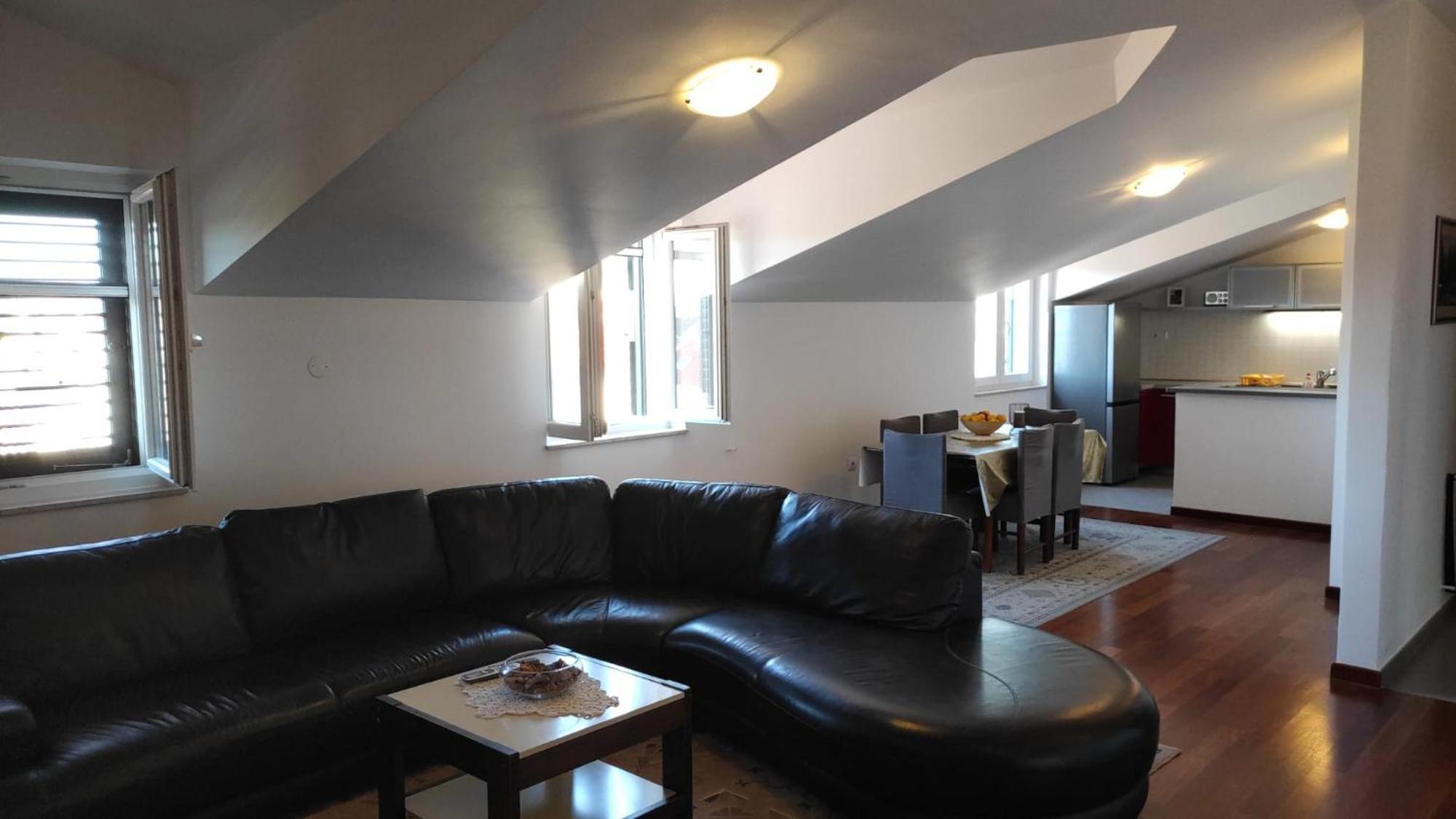 אומיס Luxury City Centre Apartment With Stunning View מראה חיצוני תמונה